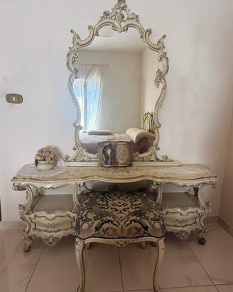 Mobile stile barocco veneziano.