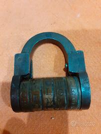 lucchetto a combinazione antico