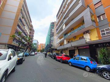 NEGOZIO A NAPOLI