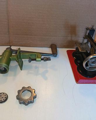 Giocattoli anni 50 Macchina per Cucire e Tritatutt