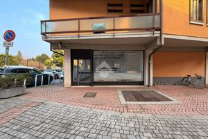 NEGOZIO A DESENZANO DEL GARDA