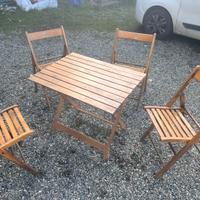 Tavolo da giardino con 4 sedie