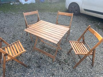 Tavolo da giardino con 4 sedie