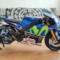 Yamaha M1 2016 Valentino Rossi VR46 modello 1:4