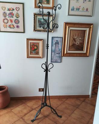 ATTACCAPANNI A STELO IN FERRO BATTUTO COLORE NERO