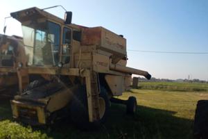 mietitrebbia New Holland modello TR85