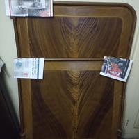 Testata e pediera letto in metallo decorato.