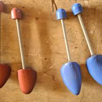 Tendiscarpe in plastica con molla