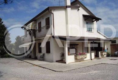 Immobile in asta di 296 m² con più di 5 locali e b