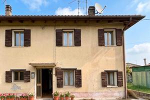 Splendida casetta acccostata da ristrutturare