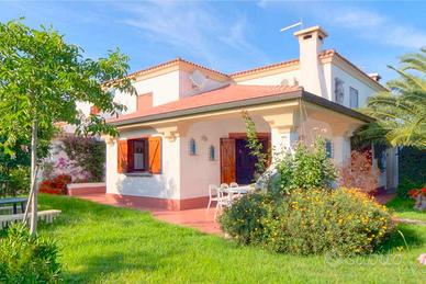 Villa spiaggia Riviera del Conero giardino piscina