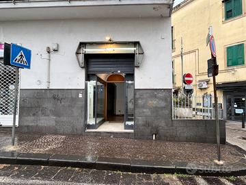 Pozzuoli alta pressi Anfiteatro, locale mq 45