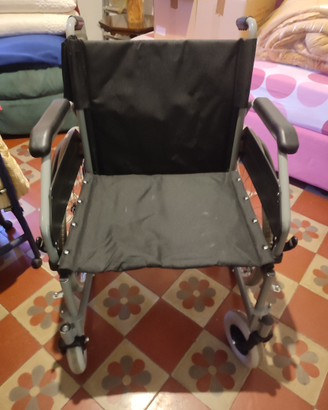 Carrozzina per disabili misura seduta cm 52