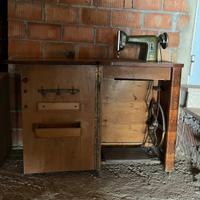 Mobile con macchina da cucire Singer