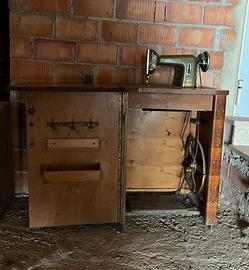 Mobile con macchina da cucire Singer