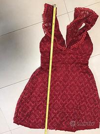 Abito rosso in pizzo