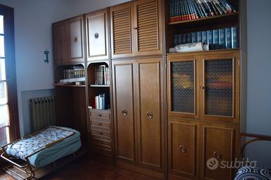 Libreria con armadietto e letto a scomparsa