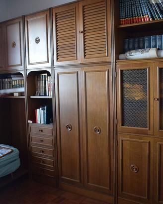 Libreria con armadietto e letto a scomparsa