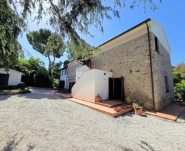 Casa indipendente in stile rustico Toscano con ...