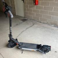Monopattino elettrico NAVEE S40