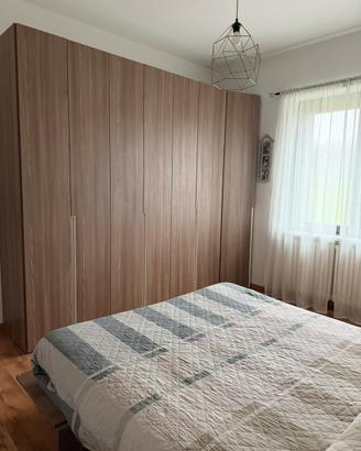 Camera da letto con letto salvaspazio