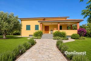 Villa di 320 m² con più di 5 locali e box auto dop