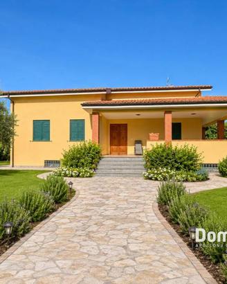 Villa di 320 m² con più di 5 locali e box auto dop