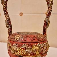 Cestino cinese con tappo di legno finemente decora