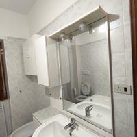 mobiletti e specchio bagno 
