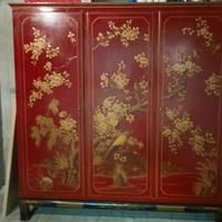 armadio rosso-oro laccato