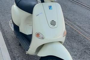VESPA ET4 - 50