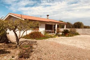 Villetta in campagna con terreno e depandance