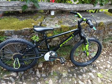 bici bambino decathlon verde e nera front 