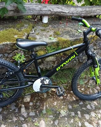 bici bambino decathlon verde e nera front 