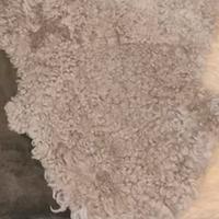 Tappeto bianchi e grigi