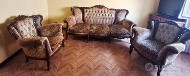 Salotto completo con divano poltrone e tavolo