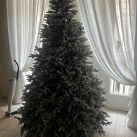 Albero di natale innevato
