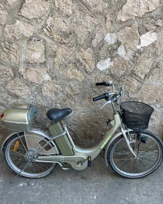 Bici Elettrica Armony con cestino e Bauletto