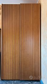 Armadio in legno a muro