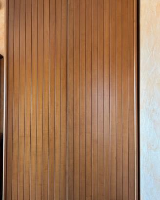 Armadio in legno a muro