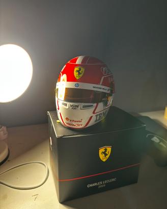 Casco charles leclerc 1:2 2025 edition