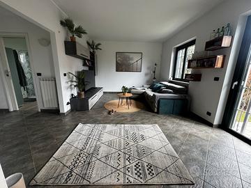 Tappeto pelo corto in stile etnico