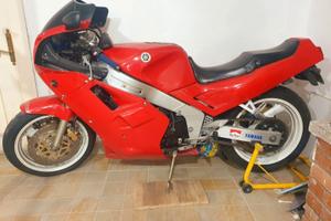 Moto Yamaha FZR 1000 Genesis