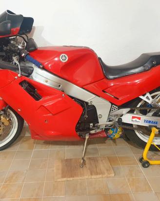 Moto Yamaha FZR 1000 Genesis