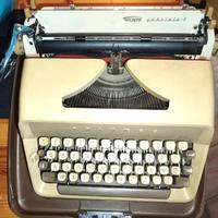 Macchina da scrivere Triumph Gabriele 123E  Vintag