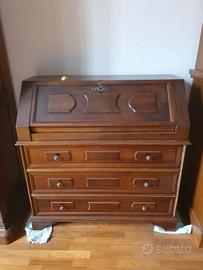 Scrittoio con cassetti 