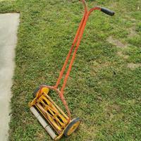 Rasaerba manuale d'epoca