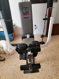 Palestra completa con sacco da box.