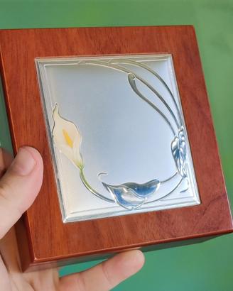 Portagioie in legno e metallo (circa 15x15 cm)