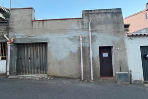 Guspini- Indipendente con giardino e box auto